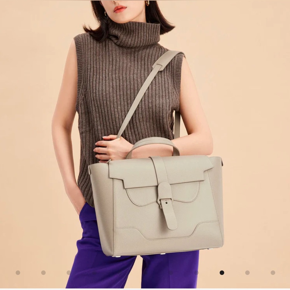 LIKE NEW Senreve “Maestro” pebbled bag in the color: SAND size L.